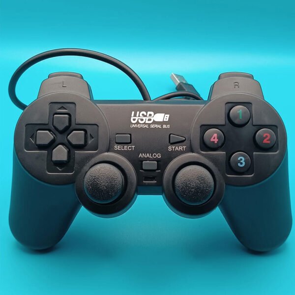 Un gamepad con cable sobre un fondo azul