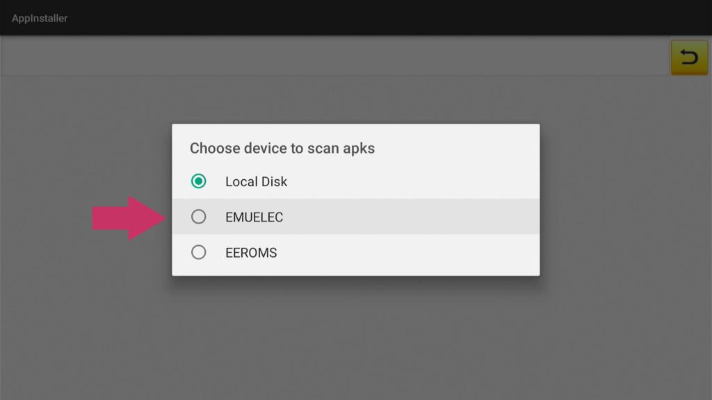 la aplicación appinstaller de android con la particion EMUELEC seleccionada con una flecha roja